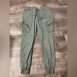 Bullhead cargo joggers. Green